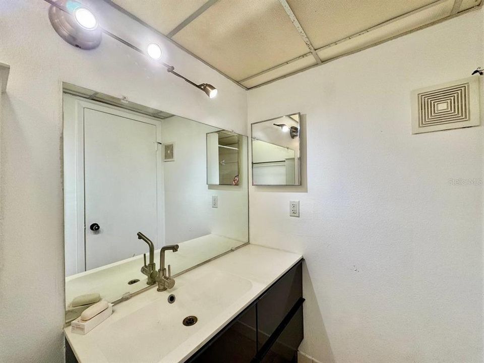 В аренду: $1,600 (2 спален, 2 ванн, 960 Квадратных фут)