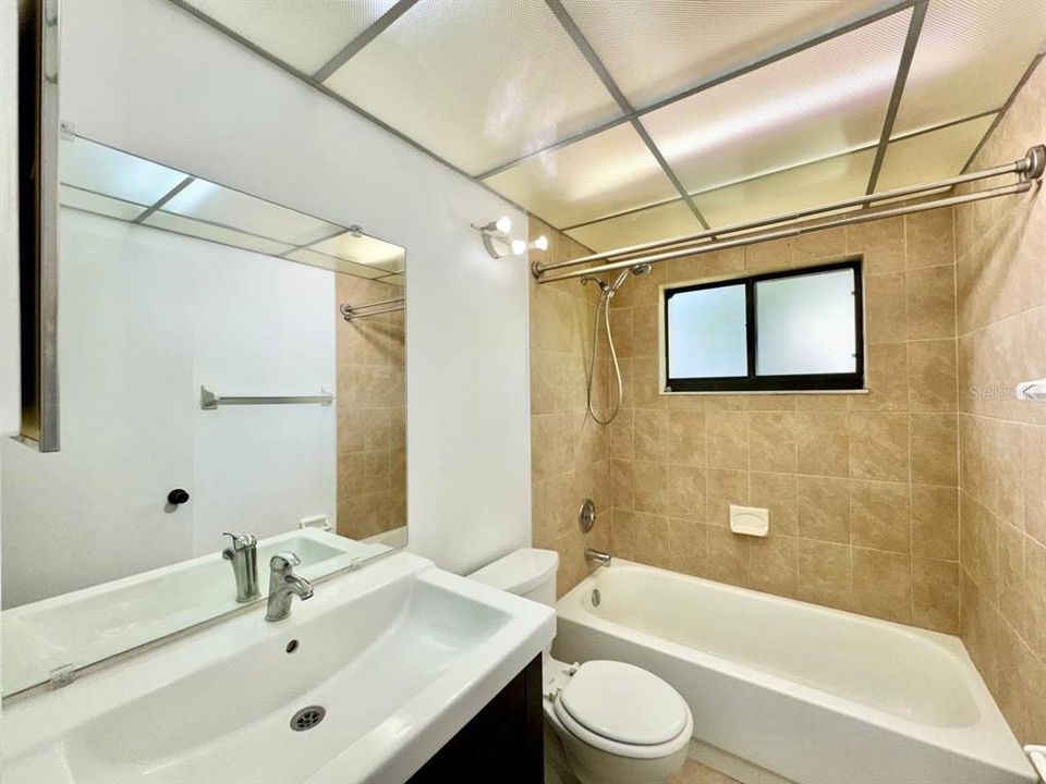 В аренду: $1,600 (2 спален, 2 ванн, 960 Квадратных фут)