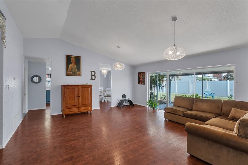 На продажу: $395,000 (3 спален, 2 ванн, 1420 Квадратных фут)