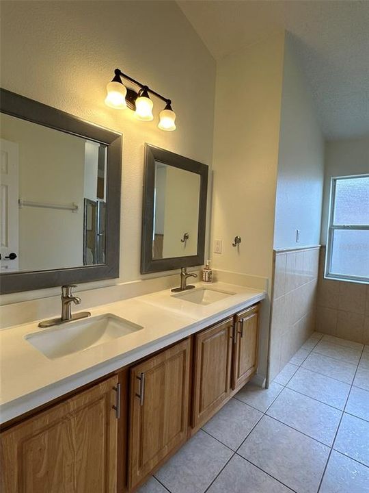 For Rent: $2,700 (4 beds, 2 baths, 1620 Square Feet)