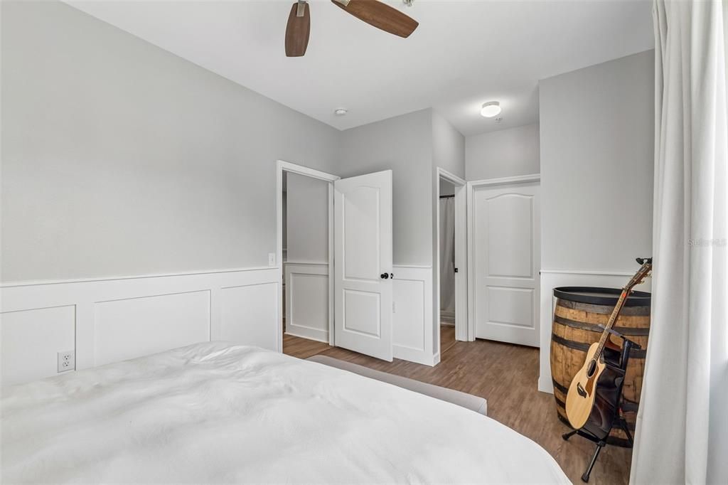 На продажу: $255,000 (2 спален, 2 ванн, 1121 Квадратных фут)