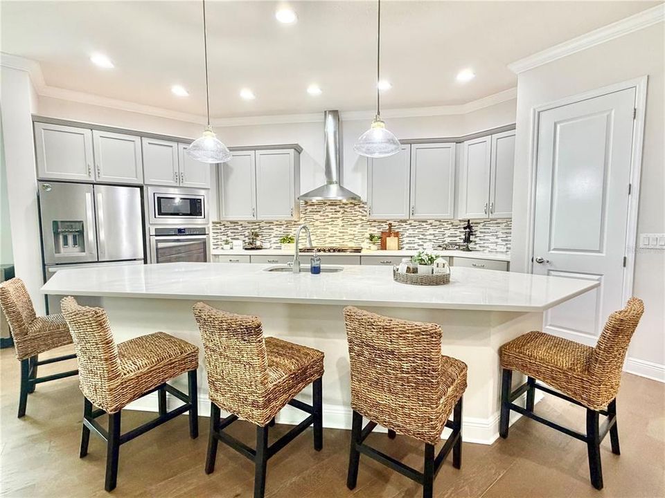 For Sale: $495,000 (2 beds, 2 baths, 2400 Square Feet)