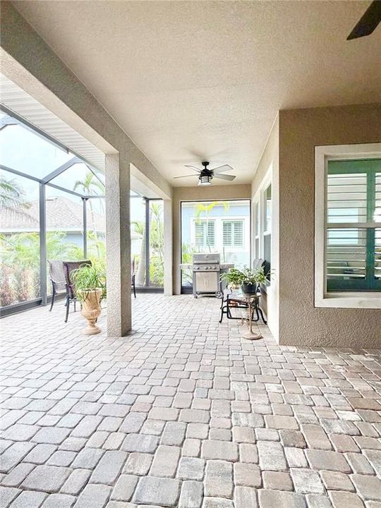 For Sale: $495,000 (2 beds, 2 baths, 2400 Square Feet)