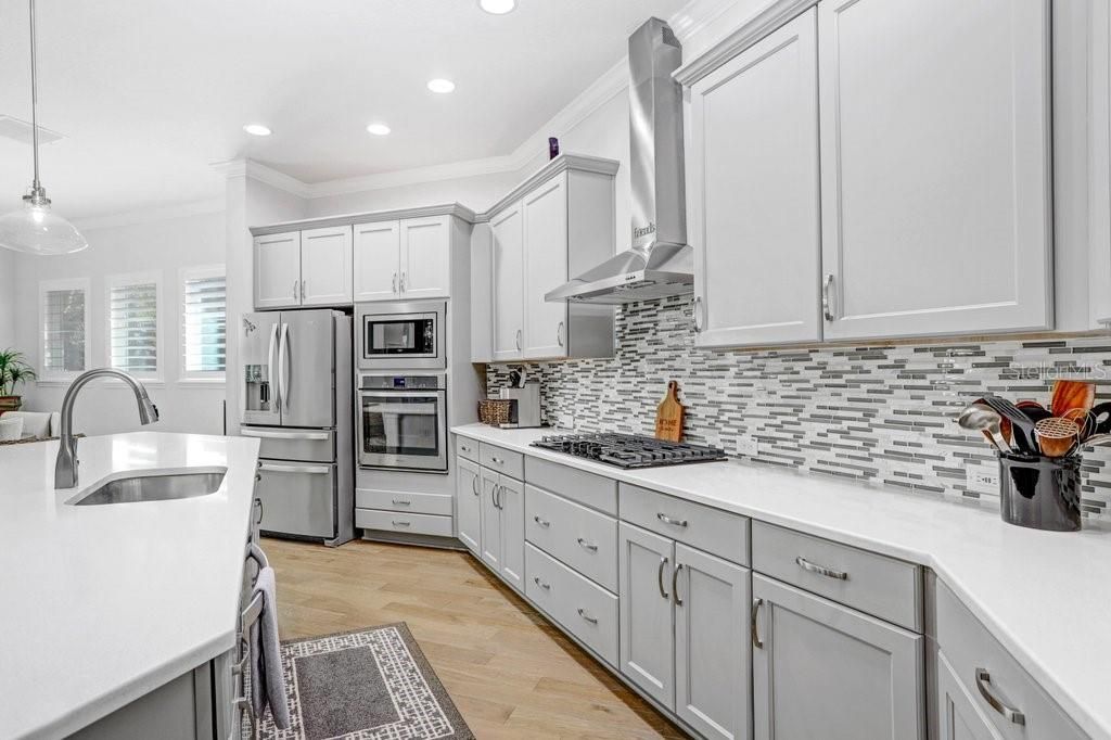For Sale: $495,000 (2 beds, 2 baths, 2400 Square Feet)