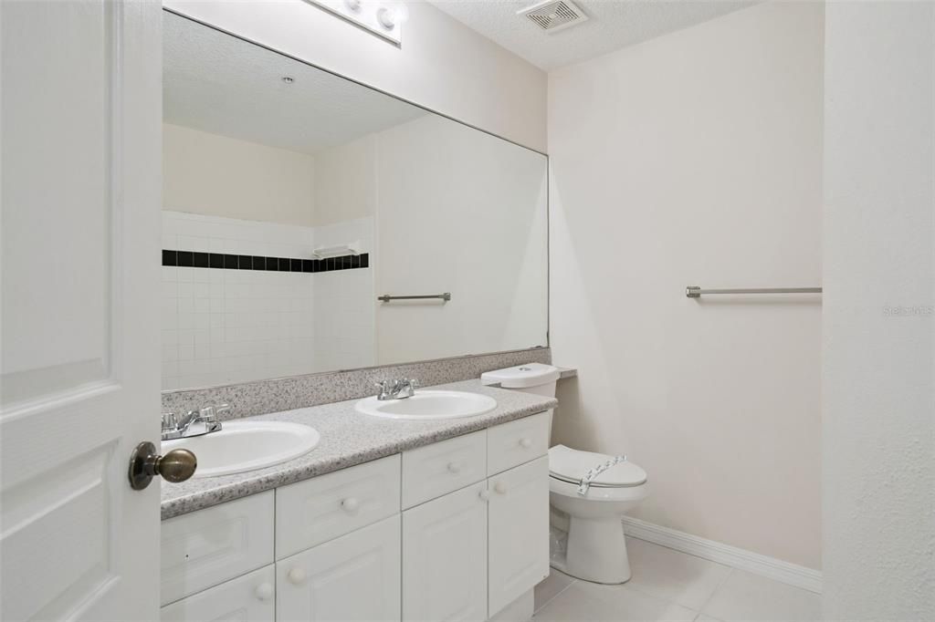 For Sale: $299,000 (2 beds, 2 baths, 1360 Square Feet)
