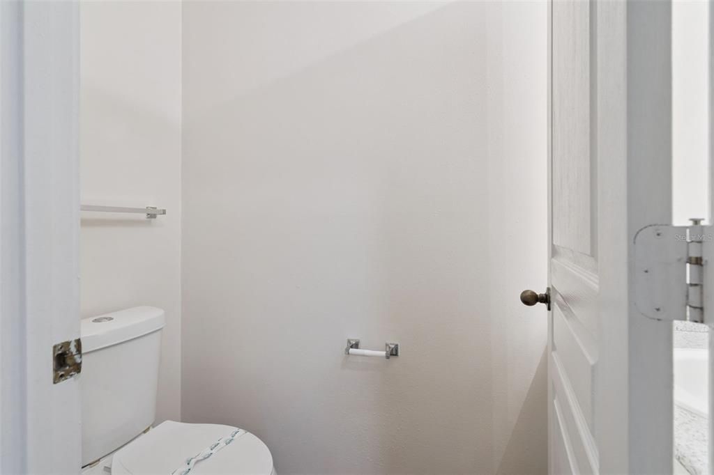 For Sale: $299,000 (2 beds, 2 baths, 1360 Square Feet)