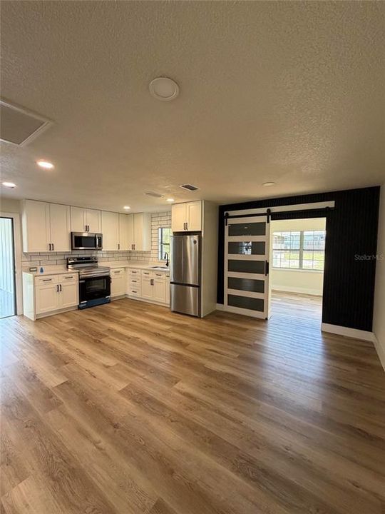 For Sale: $365,000 (3 beds, 2 baths, 1372 Square Feet)