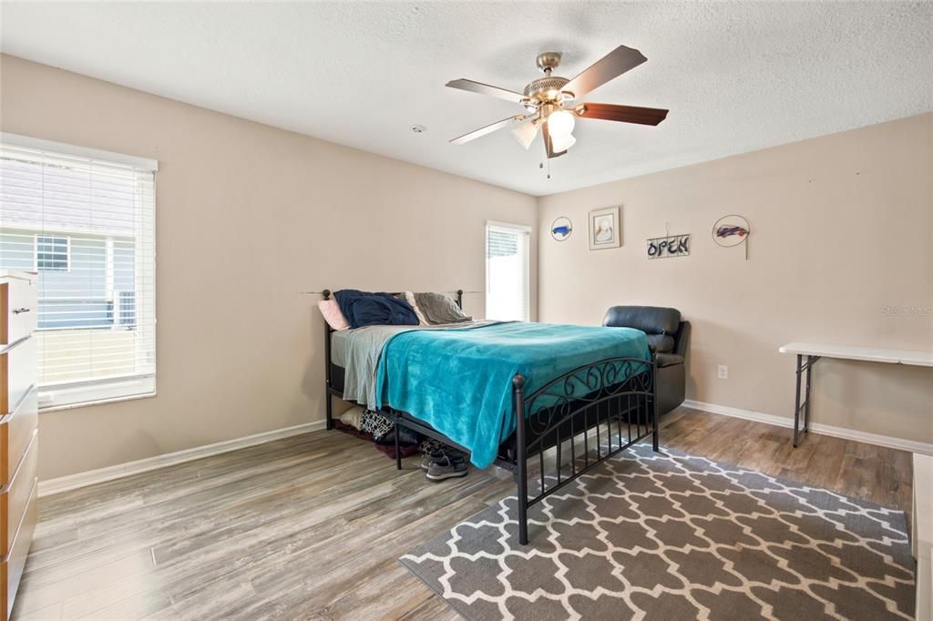 For Sale: $299,500 (3 beds, 2 baths, 2049 Square Feet)