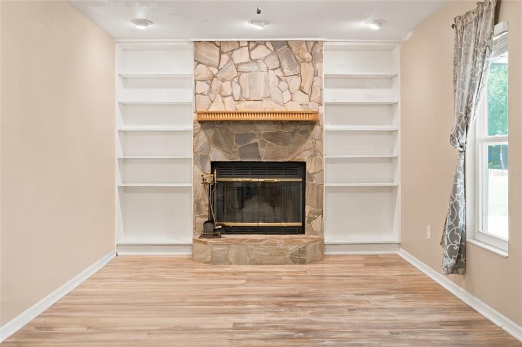 For Sale: $299,500 (3 beds, 2 baths, 2049 Square Feet)