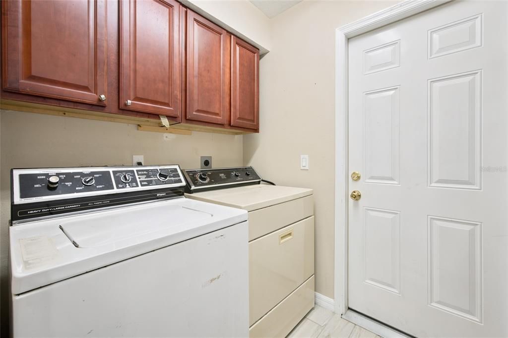 For Sale: $299,500 (3 beds, 2 baths, 2049 Square Feet)