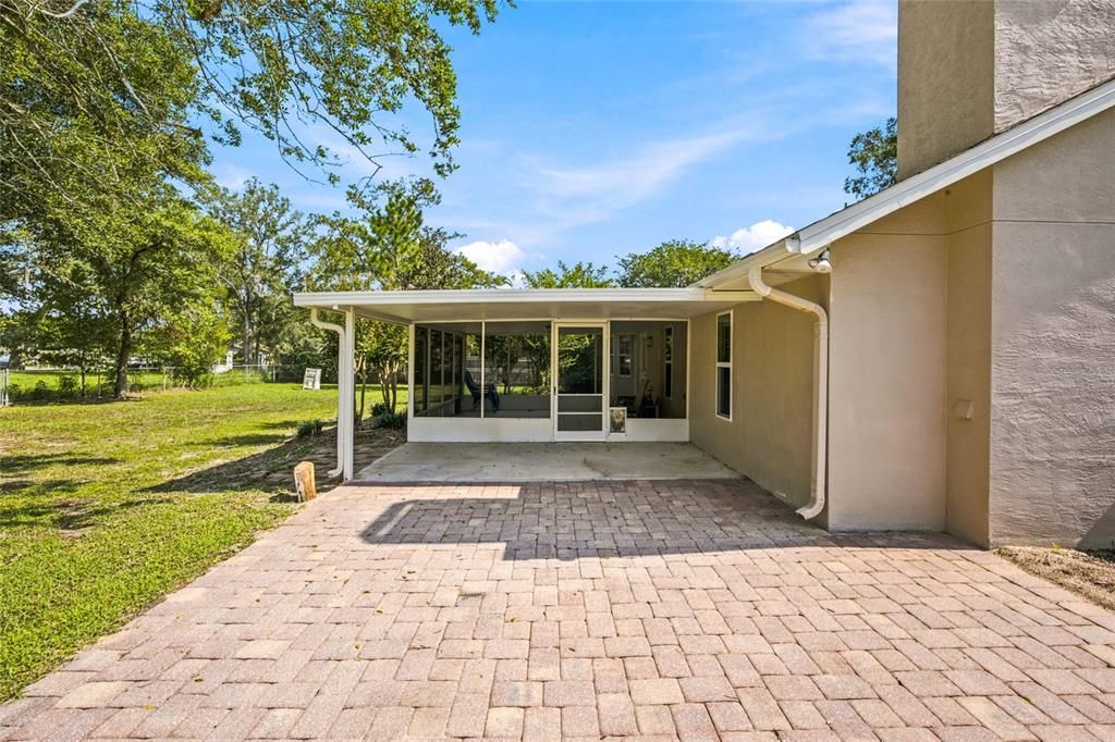 For Sale: $299,500 (3 beds, 2 baths, 2049 Square Feet)