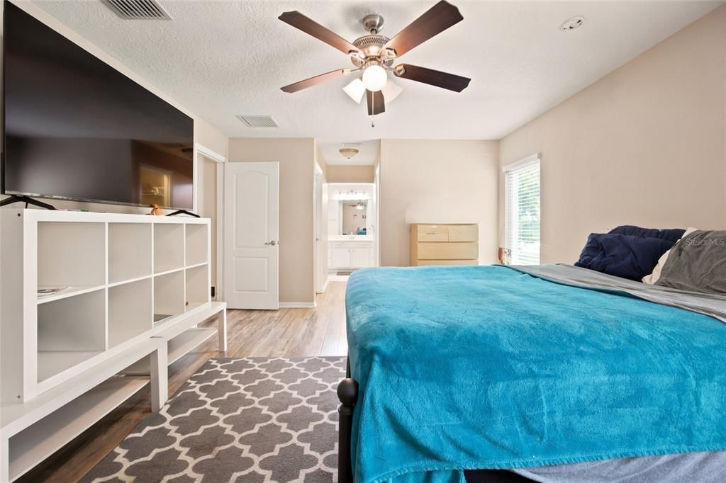 For Sale: $299,500 (3 beds, 2 baths, 2049 Square Feet)