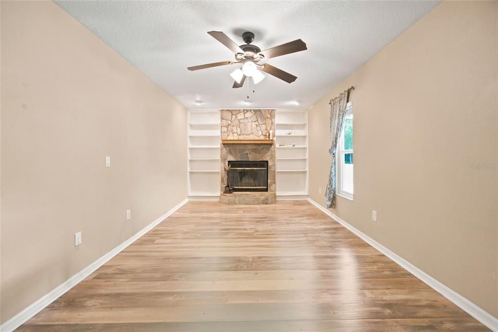 For Sale: $299,500 (3 beds, 2 baths, 2049 Square Feet)
