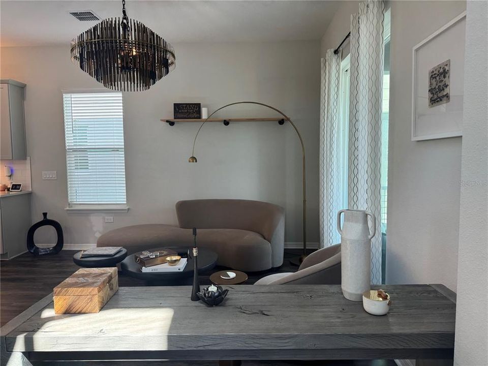 En Venta: $555,000 (3 camas, 2 baños, 2082 Pies cuadrados)