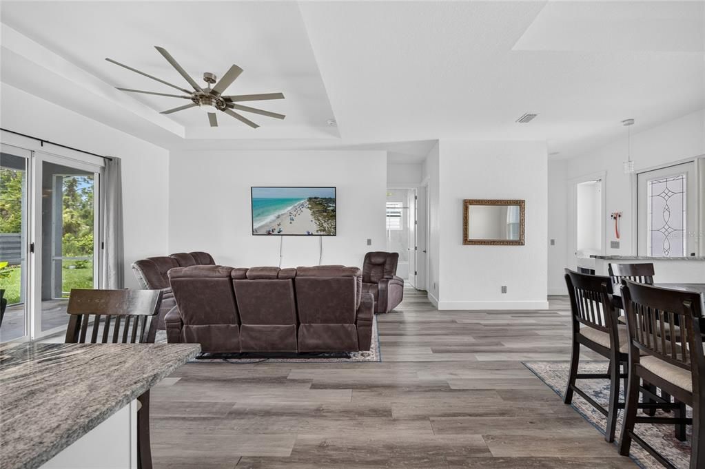 For Sale: $550,000 (4 beds, 2 baths, 1667 Square Feet)