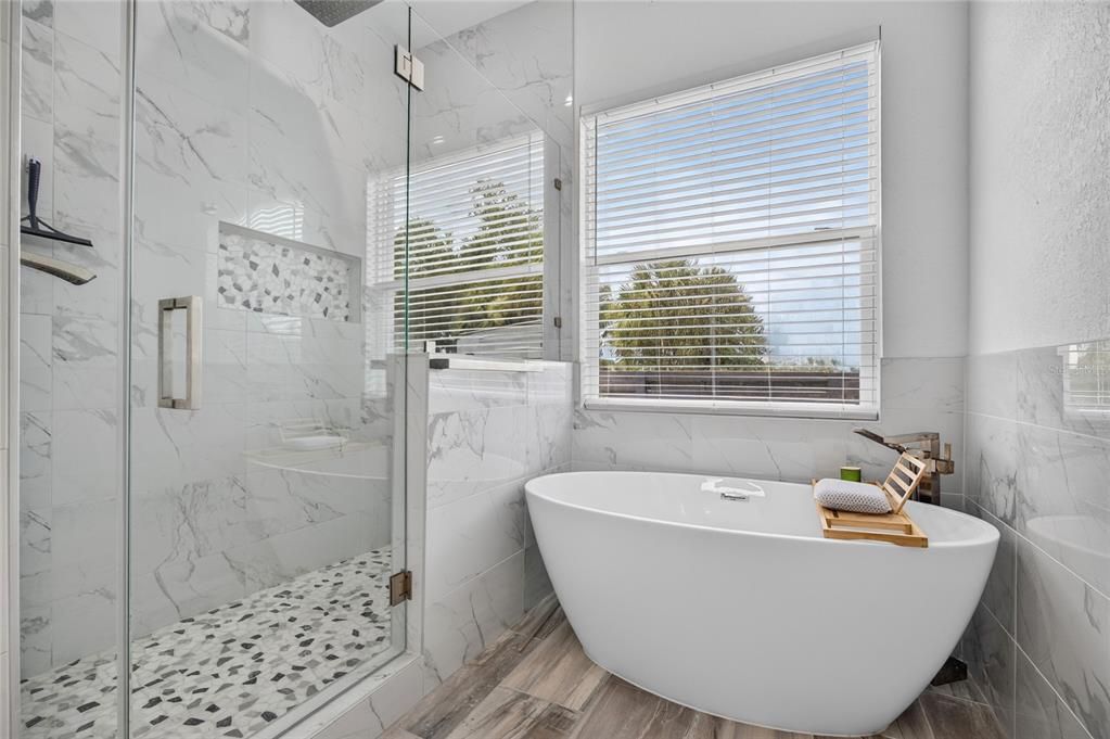 For Sale: $550,000 (4 beds, 2 baths, 1667 Square Feet)