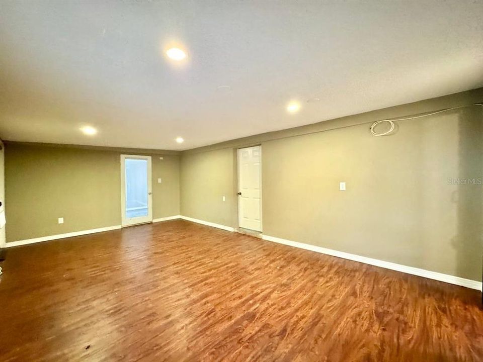 For Rent: $2,600 (6 beds, 2 baths, 1836 Square Feet)