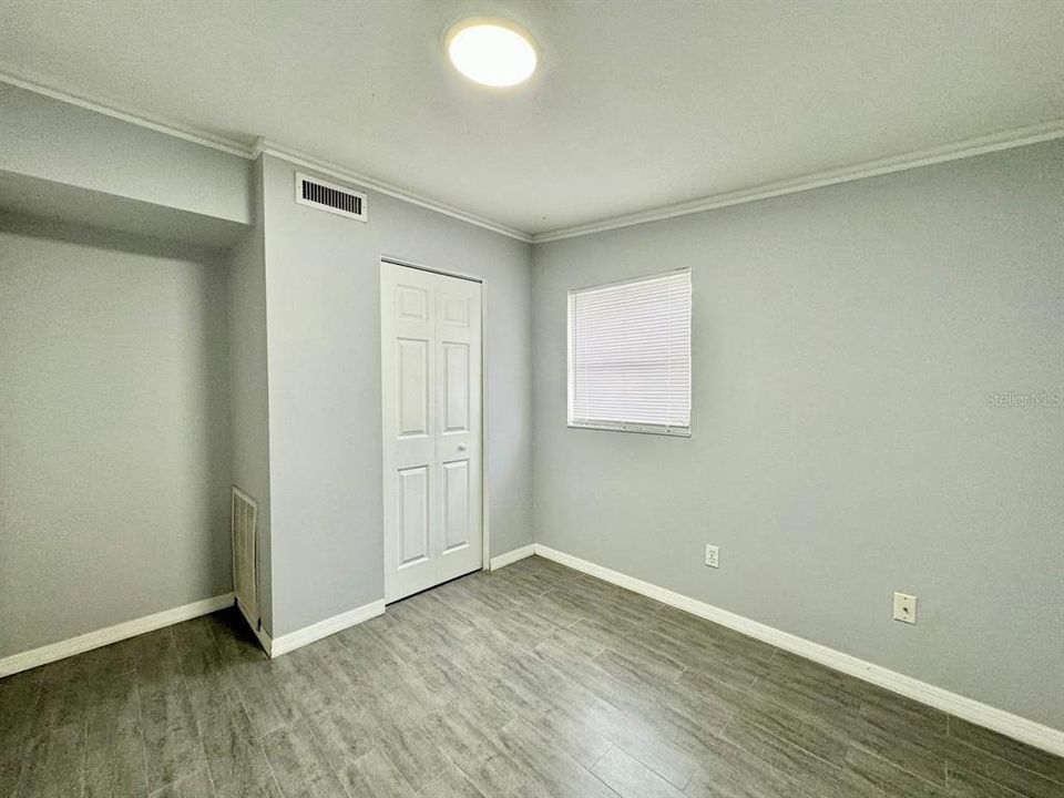 For Rent: $2,600 (6 beds, 2 baths, 1836 Square Feet)