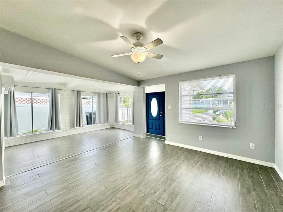 For Rent: $2,600 (6 beds, 2 baths, 1836 Square Feet)