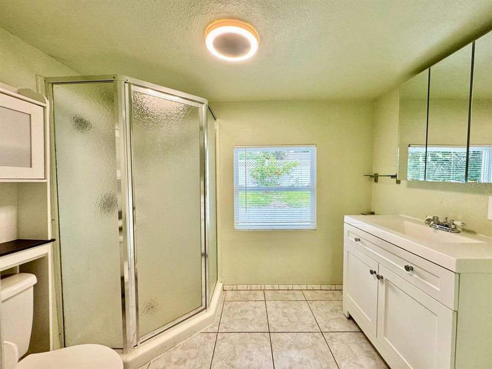 For Rent: $2,600 (6 beds, 2 baths, 1836 Square Feet)