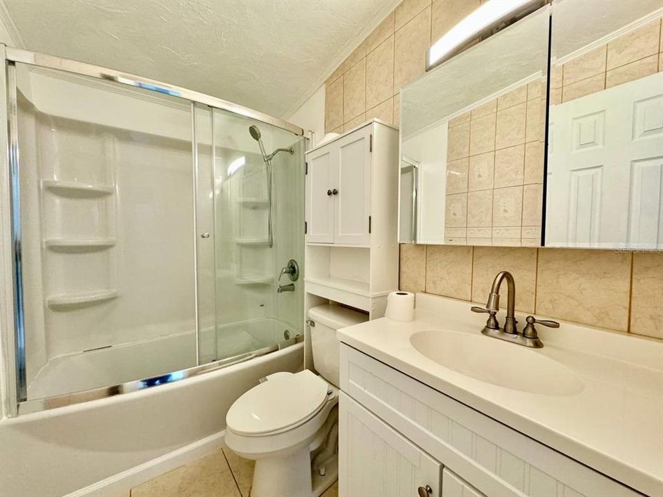 For Rent: $2,600 (6 beds, 2 baths, 1836 Square Feet)