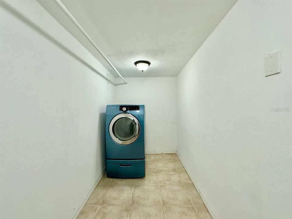 For Rent: $2,600 (6 beds, 2 baths, 1836 Square Feet)
