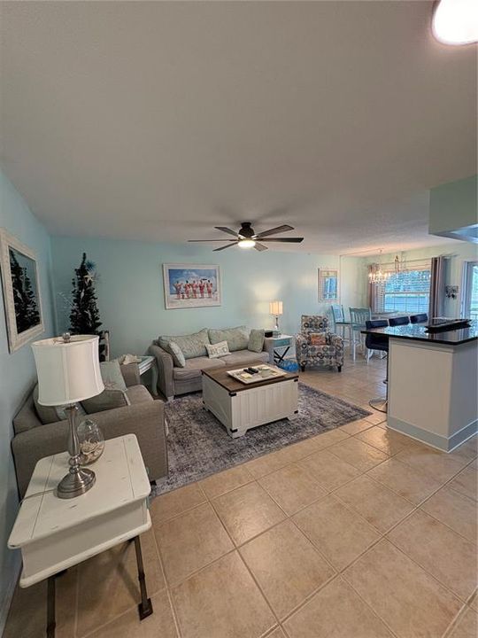 En Venta: $275,000 (2 camas, 2 baños, 910 Pies cuadrados)