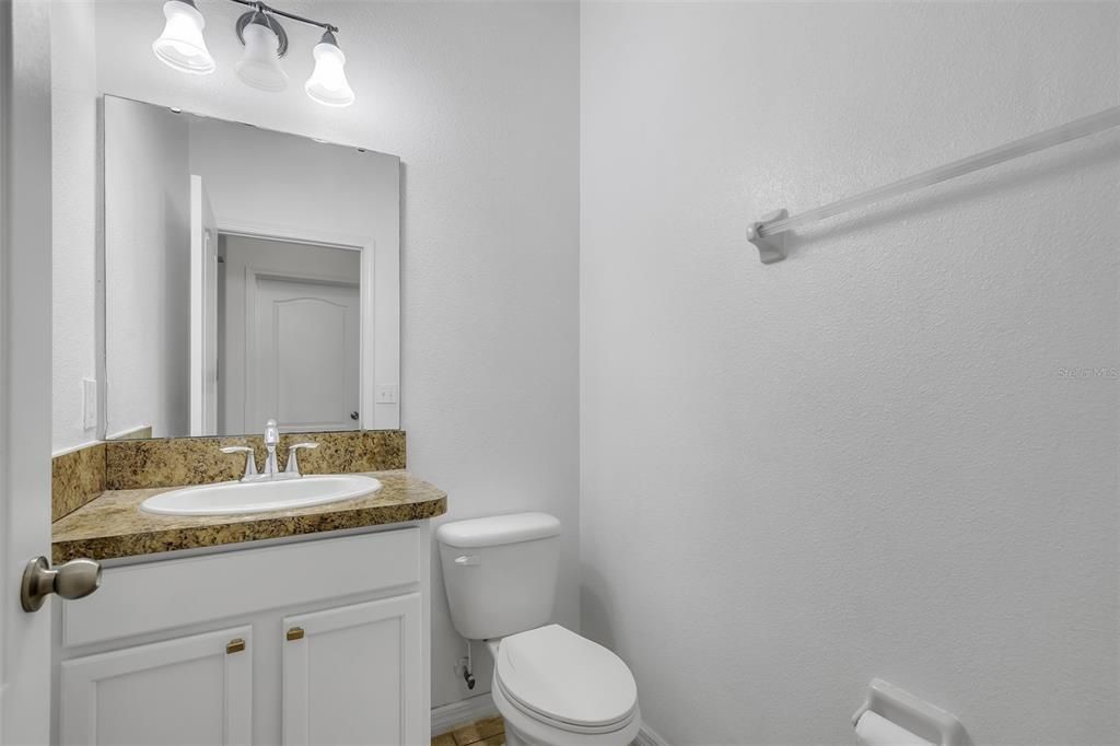 На продажу: $399,000 (4 спален, 2 ванн, 2250 Квадратных фут)