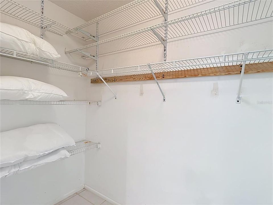 На продажу: $375,000 (2 спален, 2 ванн, 1123 Квадратных фут)