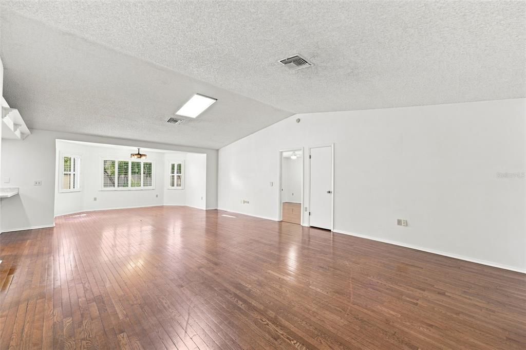 На продажу: $287,000 (2 спален, 2 ванн, 1681 Квадратных фут)