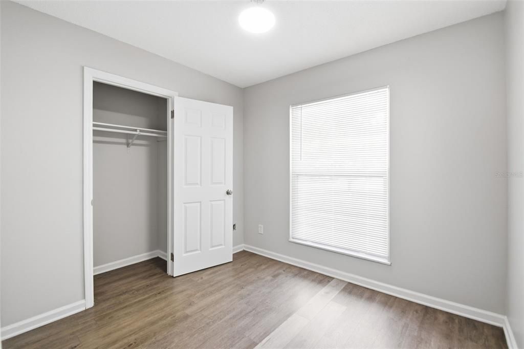 На продажу: $299,999 (3 спален, 1 ванн, 975 Квадратных фут)