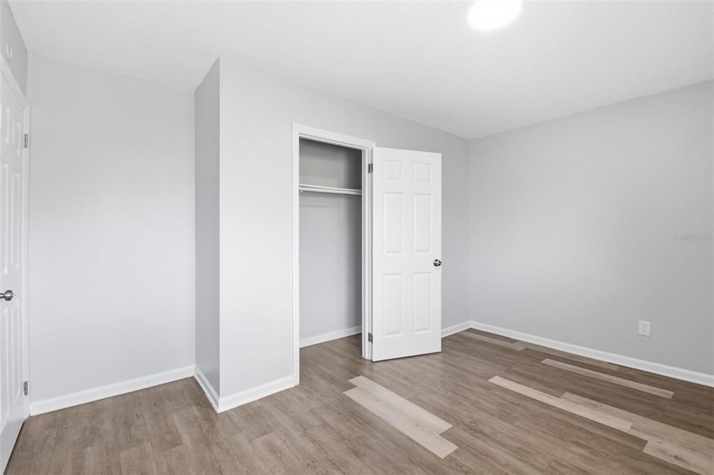 На продажу: $299,999 (3 спален, 1 ванн, 975 Квадратных фут)