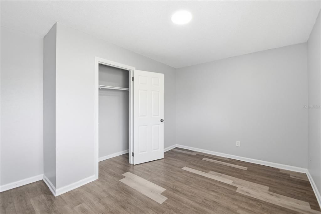 На продажу: $299,999 (3 спален, 1 ванн, 975 Квадратных фут)