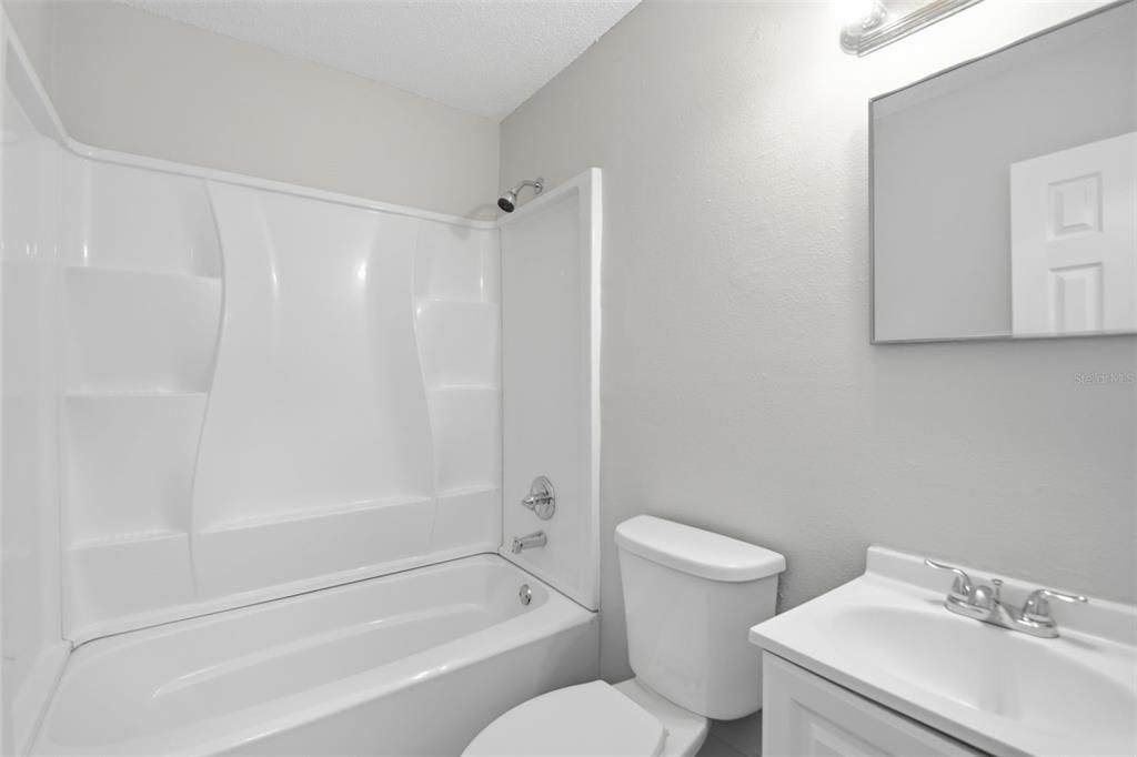 На продажу: $299,999 (3 спален, 1 ванн, 975 Квадратных фут)