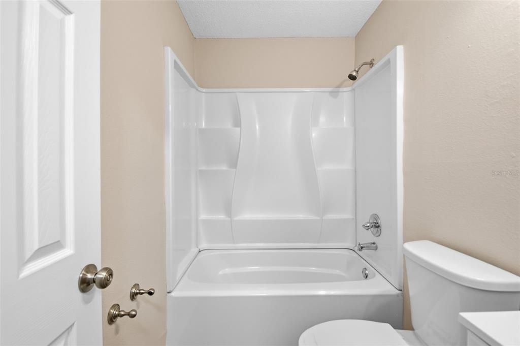 На продажу: $299,999 (3 спален, 1 ванн, 975 Квадратных фут)