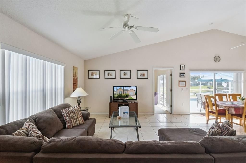 En Venta: $374,999 (4 camas, 3 baños, 1731 Pies cuadrados)
