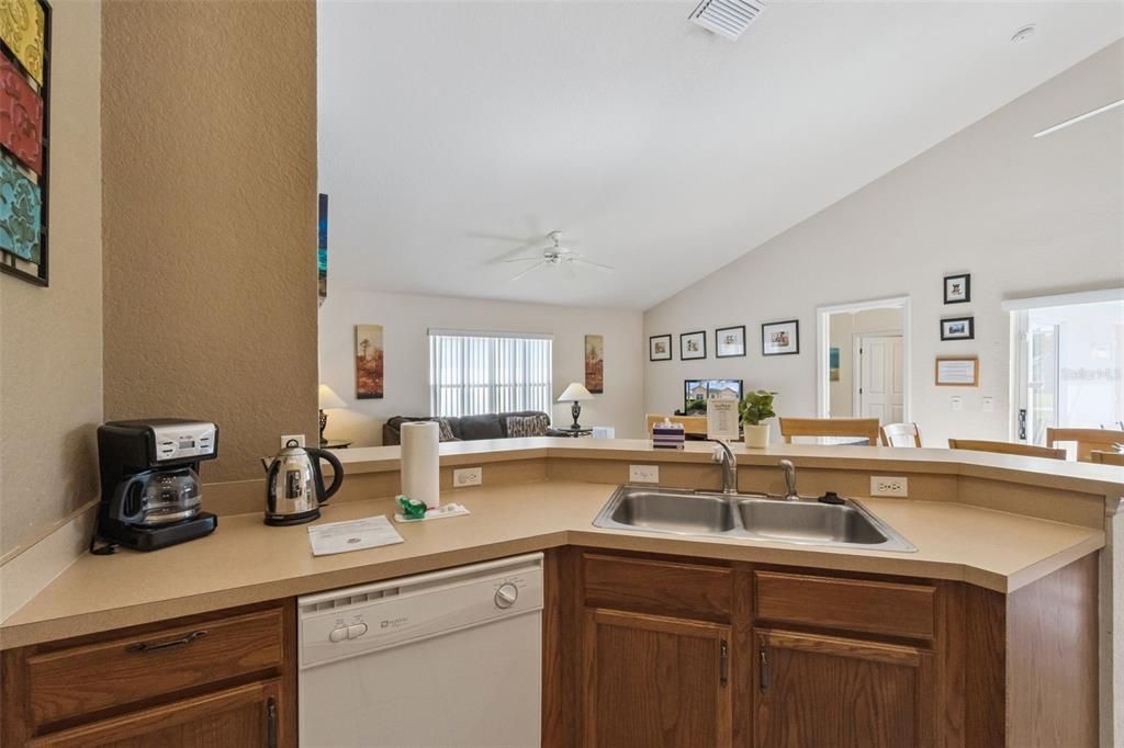 En Venta: $374,999 (4 camas, 3 baños, 1731 Pies cuadrados)