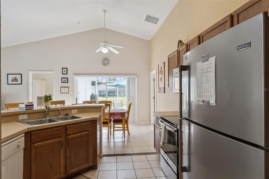 En Venta: $374,999 (4 camas, 3 baños, 1731 Pies cuadrados)
