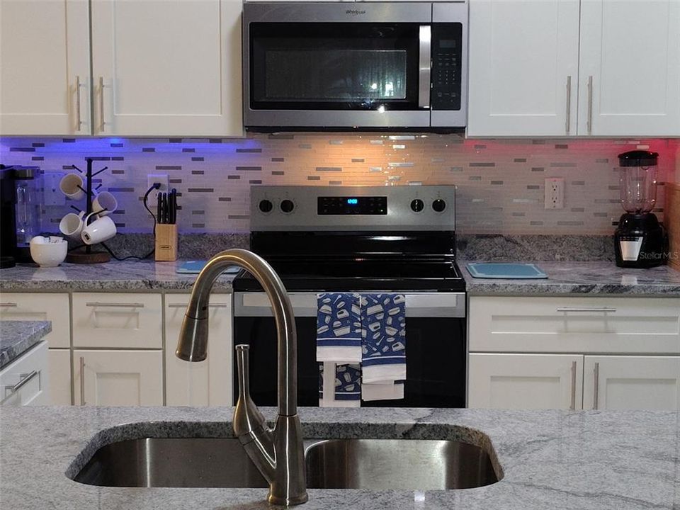 For Sale: $245,000 (3 beds, 2 baths, 1393 Square Feet)