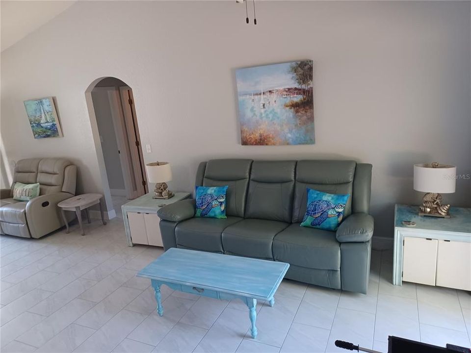 For Sale: $245,000 (3 beds, 2 baths, 1393 Square Feet)
