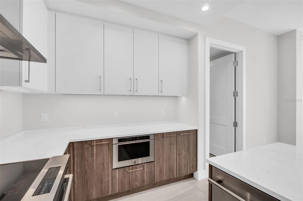 For Rent: $6,100 (2 beds, 2 baths, 1339 Square Feet)