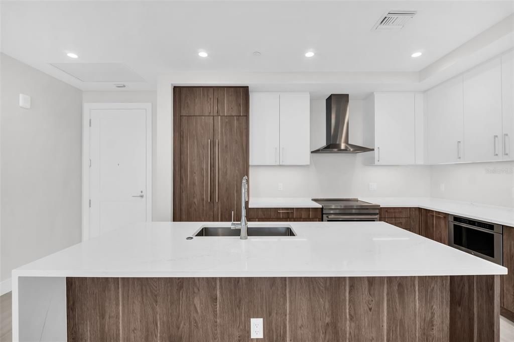 For Rent: $6,100 (2 beds, 2 baths, 1339 Square Feet)