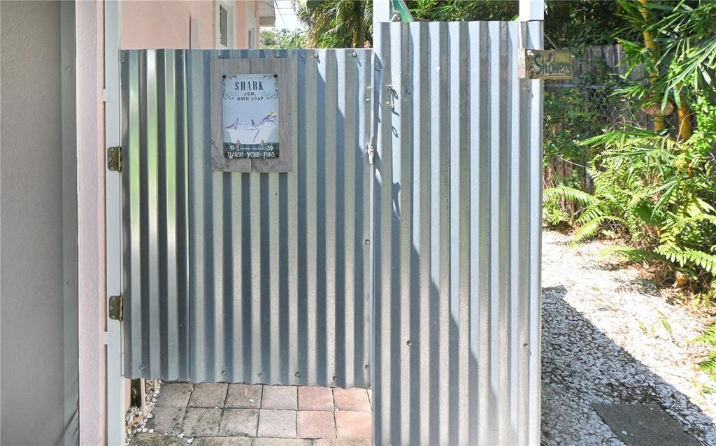На продажу: $354,999 (2 спален, 1 ванн, 802 Квадратных фут)
