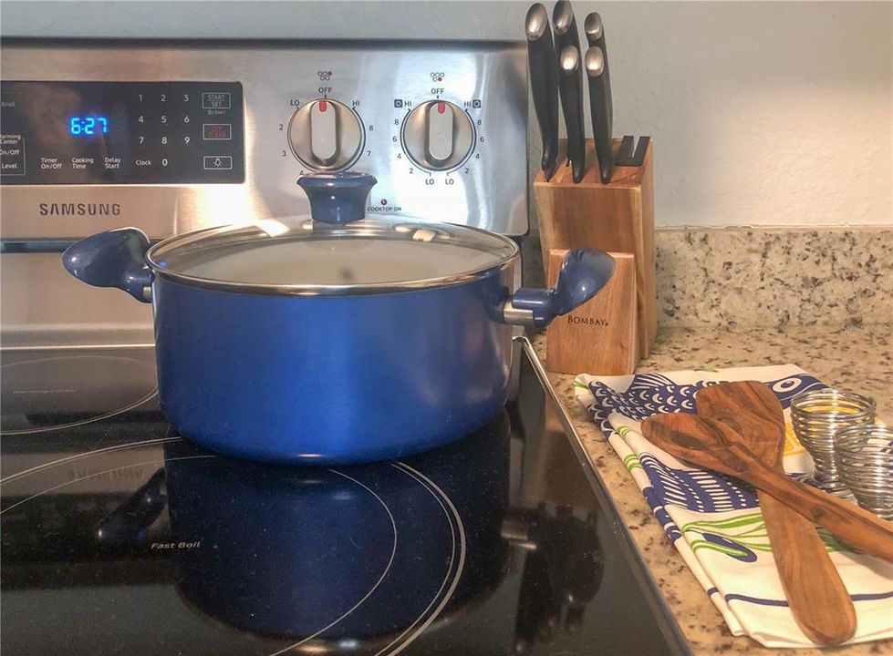 На продажу: $354,999 (2 спален, 1 ванн, 802 Квадратных фут)