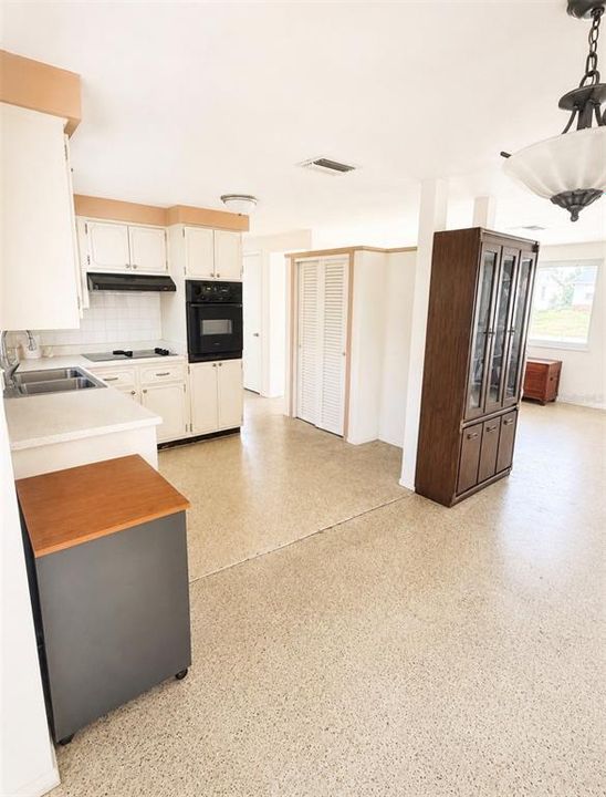 Activo con contrato: $165,000 (2 camas, 1 baños, 1014 Pies cuadrados)