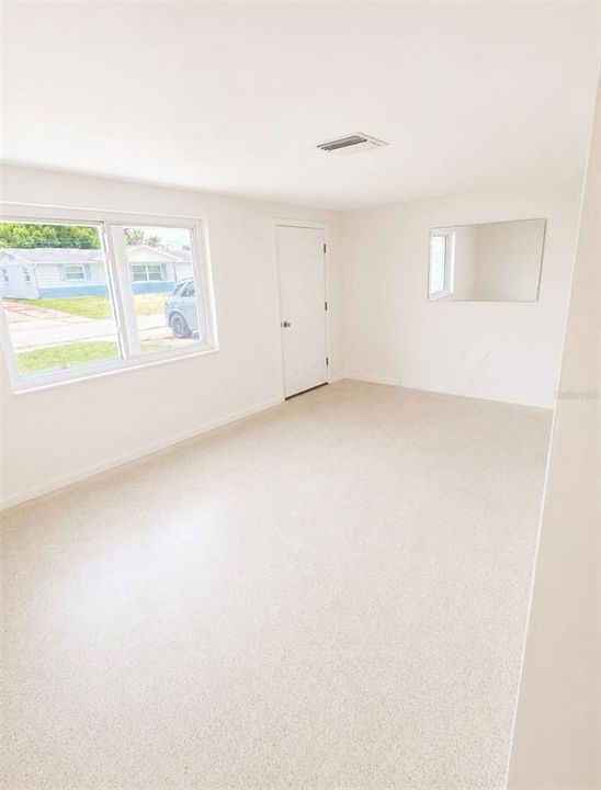 Activo con contrato: $165,000 (2 camas, 1 baños, 1014 Pies cuadrados)