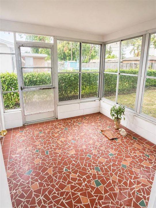 Activo con contrato: $165,000 (2 camas, 1 baños, 1014 Pies cuadrados)