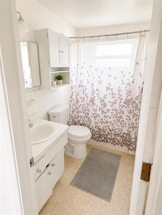 Activo con contrato: $165,000 (2 camas, 1 baños, 1014 Pies cuadrados)