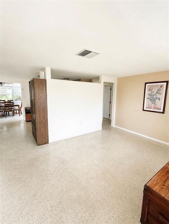 Activo con contrato: $165,000 (2 camas, 1 baños, 1014 Pies cuadrados)