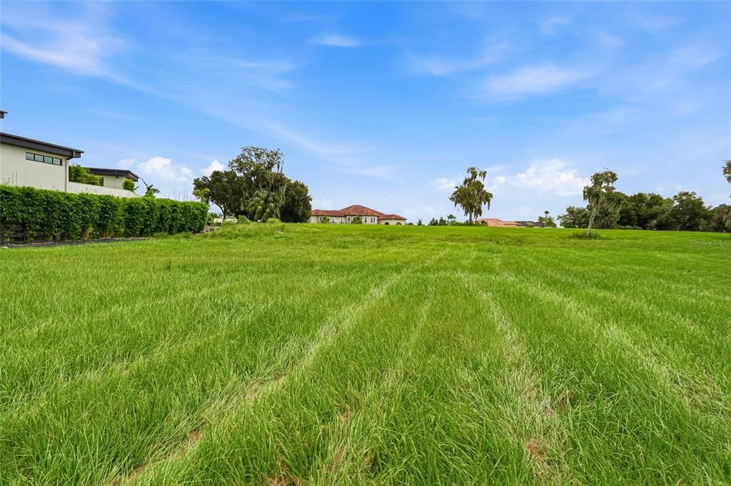 En Venta: $950,000 (2.05 acres)